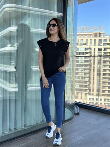 Siyah Bisiklet Yaka Kolu Düğme Detay Kadın T-Shirt