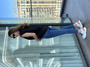 Siyah Bisiklet Yaka Kolu Düğme Detay Kadın T-Shirt