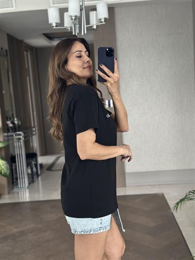 Siyah Bisiklet Yaka Logolu Basic Kadın T-Shirt