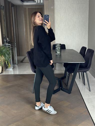 Siyah Bisiklet Yaka Salaş Cepli Triko Kadın Kazak