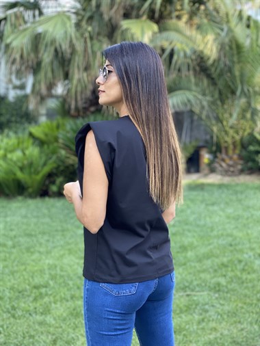 Siyah Bisiklet Yaka Vatkalı Kadın T-Shirt