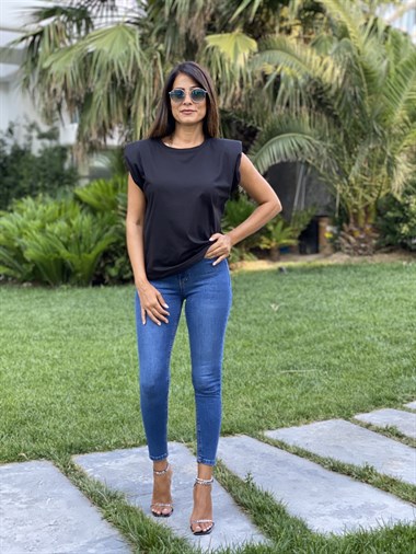 Siyah Bisiklet Yaka Vatkalı Kadın T-Shirt