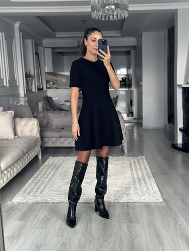 Siyah Bisiklet Yaka Volanlı Kadın Triko Elbise