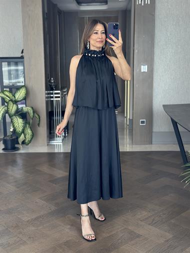 Siyah Boğazı Boncuklu Crush İpek Saten Maksi Boy Kadın Elbise 