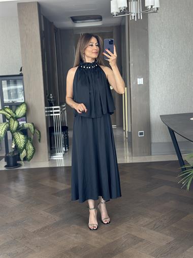 Siyah Boğazı Boncuklu Crush İpek Saten Maksi Boy Kadın Elbise 