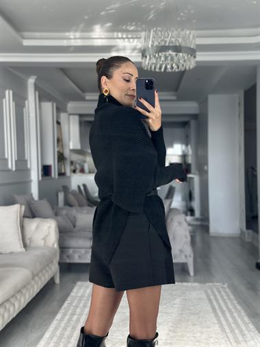 Siyah Boğazlı Panço Kesim Kadın Triko Kazak