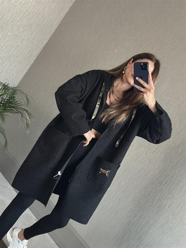 Siyah Buklet Gold Detaylı Kapüşonlu Kadın Ceket