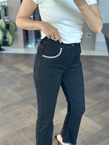 Siyah Cebi Taşlı Flare Kadın Jean Pantolon