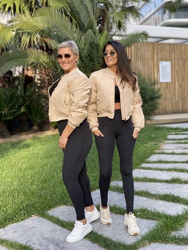 Siyah Cep Detaylı Önü Dikişli Sporcu Kadın Tayt