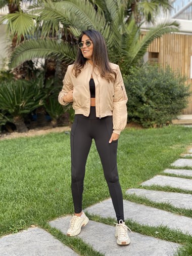 Siyah Cep Detaylı Önü Dikişli Sporcu Kadın Tayt