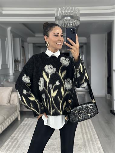 Siyah Çiçek Desenli Bisiklet Yaka Kadın Kazak