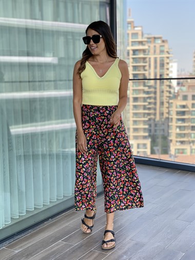 Siyah Çiçek Desenli Pantolon