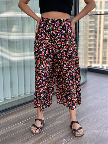 Siyah Çiçek Desenli Pantolon