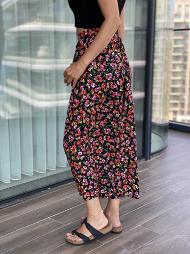 Siyah Çiçek Desenli Pantolon