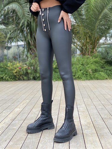 Siyah Çift Fermuarlı Beş Düğme Detaylı Yüksek Bel Mat Deri Kadın Tayt