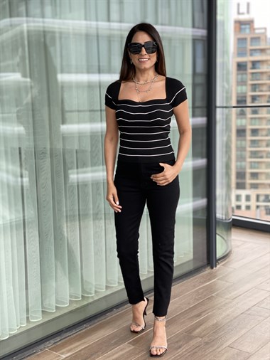 Siyah Çizgili Kalp Yaka Triko Bluz 