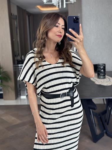 Beyaz Çizgili Polo Yaka Yırtmaçlı Kadın Triko Elbise