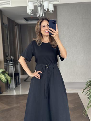 Siyah Belden Lastikli D Tokalı Garnili Kısa Kol Maksi Boy Kadın Elbise 