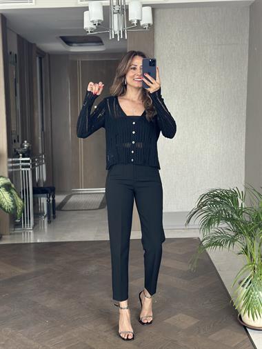 Siyah Dekolteli Düğmeli Triko Kadın Hırka 