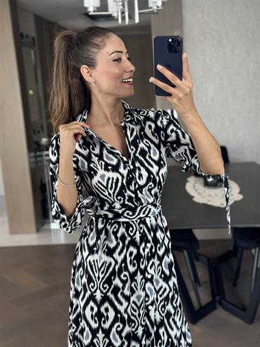 Siyah Desenli Kol Uçları Bağcıklı Viskon Kadın Elbise