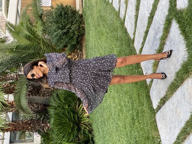 Siyah Desenli Omzu Volanlı Kuşaklı Şifon Kadın Elbise