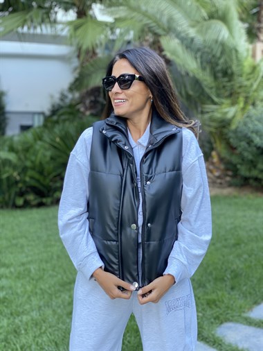 Siyah Dik Yaka Çıtçıtlı Kısa Deri Kadın Yelek