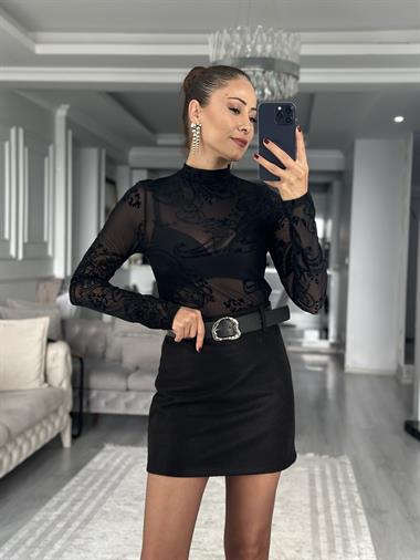 Siyah Dik Yaka Flok Desenli Uzun Kol Kadın Bluz