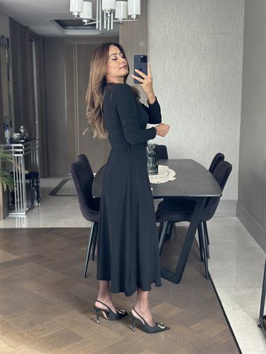 Siyah Dik Yaka Önü Tek Yırtmaçlı Kemerli Fitilli Kaşkorse Kemerli Yırtmaçlı Midi Boy Kadın Elbise 