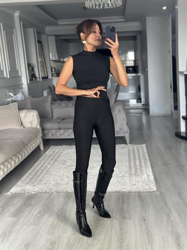 Siyah Dik Yaka Sıfır Kol Eteği Asimetrik Kadın Bluz