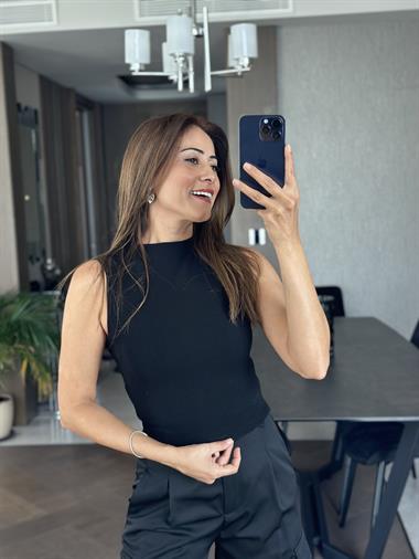 Siyah Dik Yaka Sıfır Kol Kaşkorse Kadın Crop Body