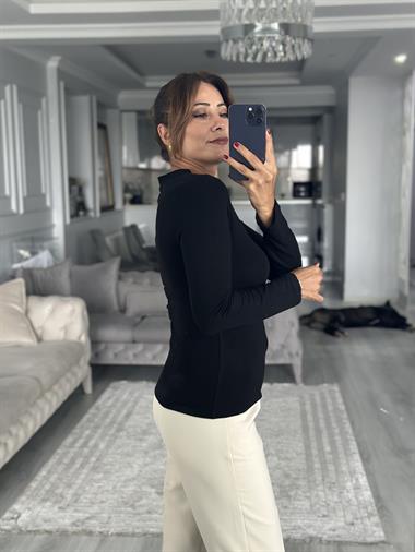 Siyah Dik Yaka Uzun Kollu Önü Dikişli Kadın Bluz