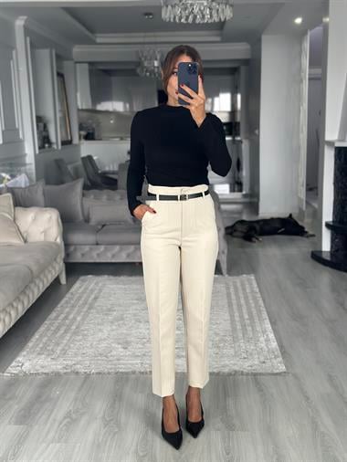 Siyah Dik Yaka Uzun Kollu Önü Dikişli Kadın Bluz