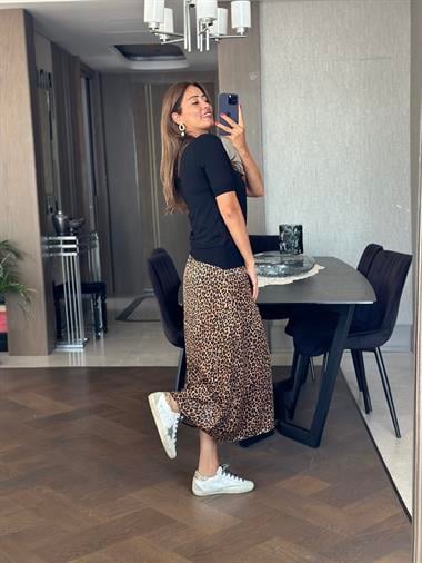 Siyah Dlvn Arkası Düğmeli Kısa Kol Merserize Kadın Bluz