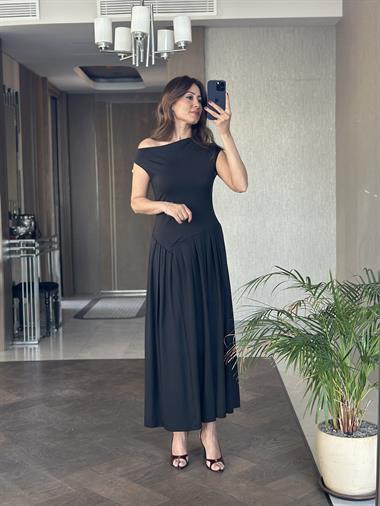 Siyah Düşük Kol Asimetrik Yaka Kadın Midi Boy Elbise