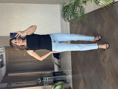 Siyah Eteği Asimetrik Büzgülü Kayık Yaka Sıfır Kol Kadın Bluz