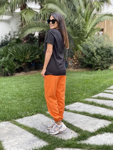 Siyah Eteği Dikişli V Yaka Basic Kadın T-shirt