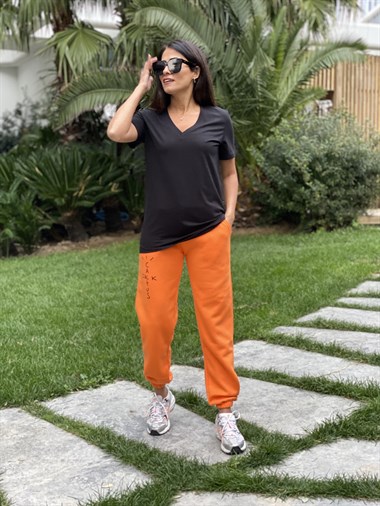 Siyah Eteği Dikişli V Yaka Basic Kadın T-shirt