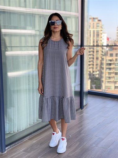 Siyah Eteği Volanlı Kareli Elbise