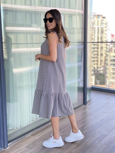 Siyah Eteği Volanlı Kareli Elbise