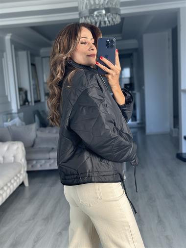 Siyah Fermuarlı Beli Bağcıklı Kapitone Kadın Ceket