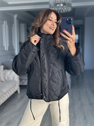 Siyah Fermuarlı Beli Bağcıklı Kapitone Kadın Ceket