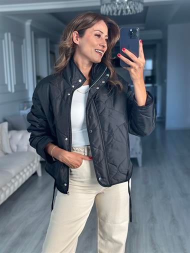 Siyah Fermuarlı Beli Bağcıklı Kapitone Kadın Ceket