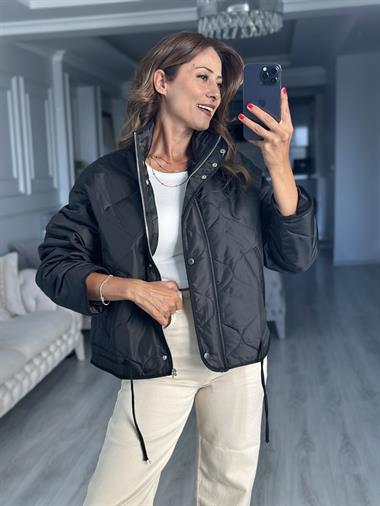 Siyah Fermuarlı Beli Bağcıklı Kapitone Kadın Ceket