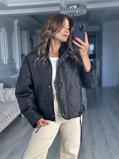 Siyah Fermuarlı Beli Bağcıklı Kapitone Kadın Ceket