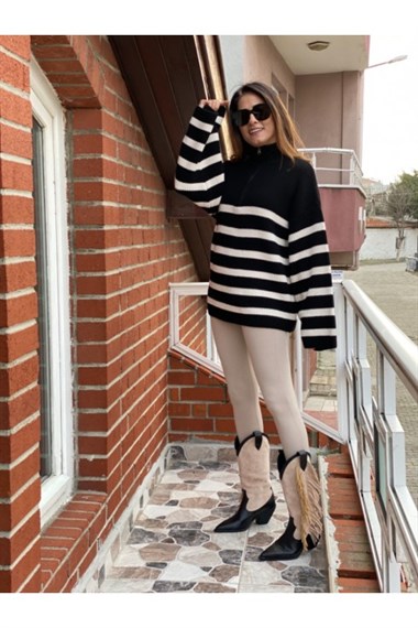 Siyah Fermuarlı Çizgili Triko Kazak