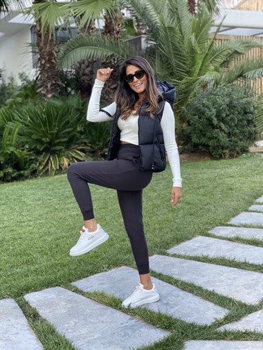 Siyah Fermuarlı Kapüşonlu Kadın Yelek