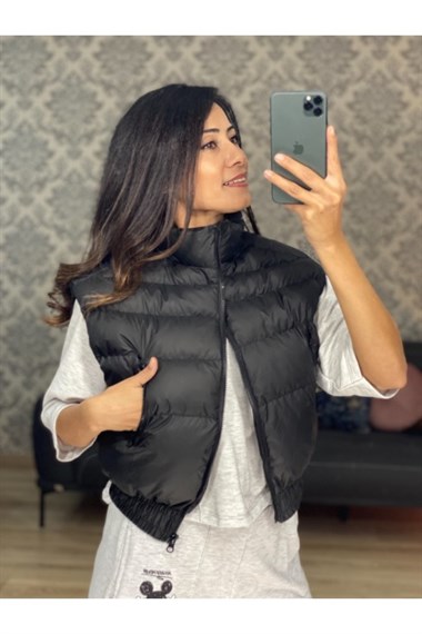 Siyah Fermuarlı Kısa Yelek