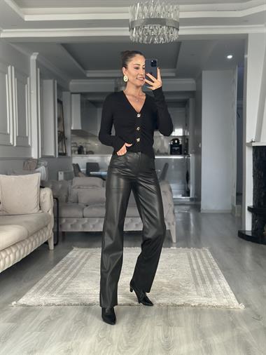 Siyah Gold Düğme Detay V Yaka Kadın Kazak