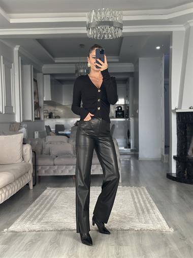 Siyah Gold Düğme Detay V Yaka Kadın Kazak