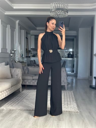 Siyah Halter Yaka Beli Broşlu Kadın Tulum
